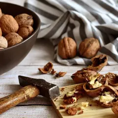 Kiedy jest sezon na orzechy włoskie? Dowiedz się, jak nie przegapić zbiorów