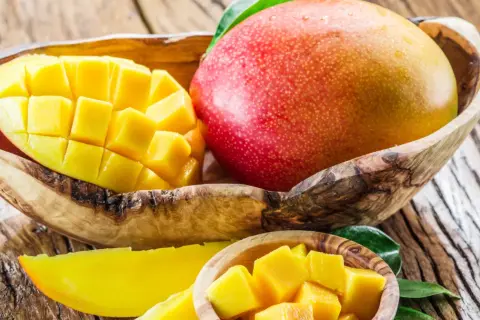 Kiedy jest sezon na mango? Sprawdź, kiedy są najsmaczniejsze!