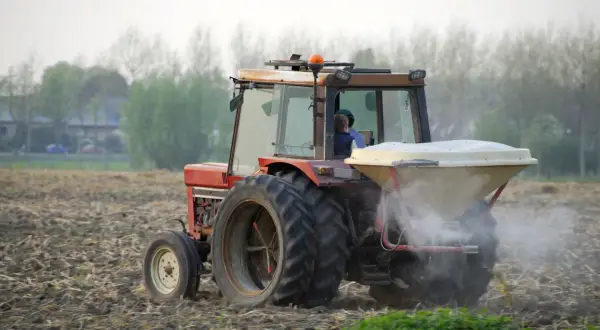 Czym pomalować rozsiewacz nawozu, aby uniknąć korozji i zniszczeń?