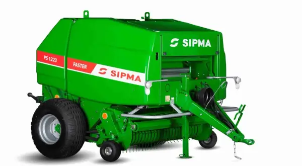 Zielona prasa zwijająca SIPMA PS 1223 Faster gotowa do pracy, by tworzyć idealny balot.