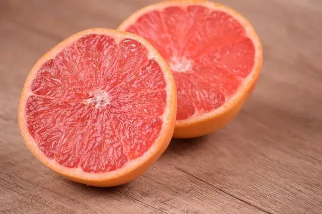 Zdjęcie Kiedy jest sezon na grejpfruty? Odkryj najlepszy czas na świeże owoce