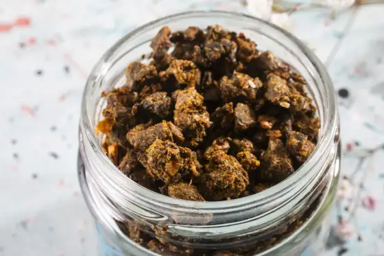Propolis z pasieki - jak zebrać i przygotować praktyczne preparaty